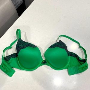Victoria’s Secret Lined Demi bra in gorgeous green shade w/black lace trim, 34D.